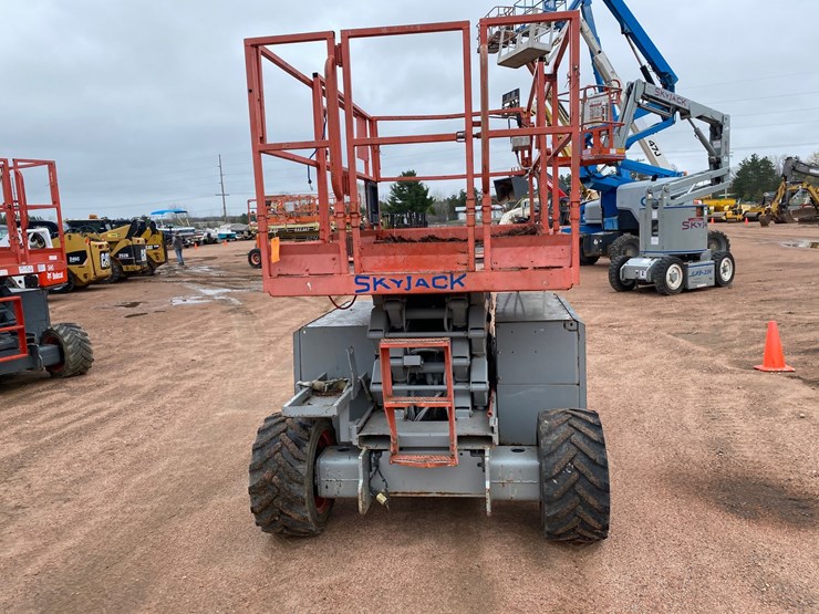 skyjack-sj6832rt-image-2