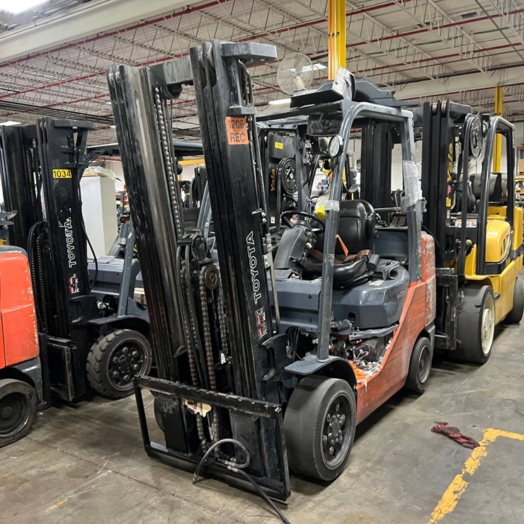 #2002 • Toyota Forklift (Parts Only)