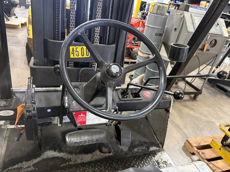#2001-•-hyster-5500-lb.-forklift-image-13