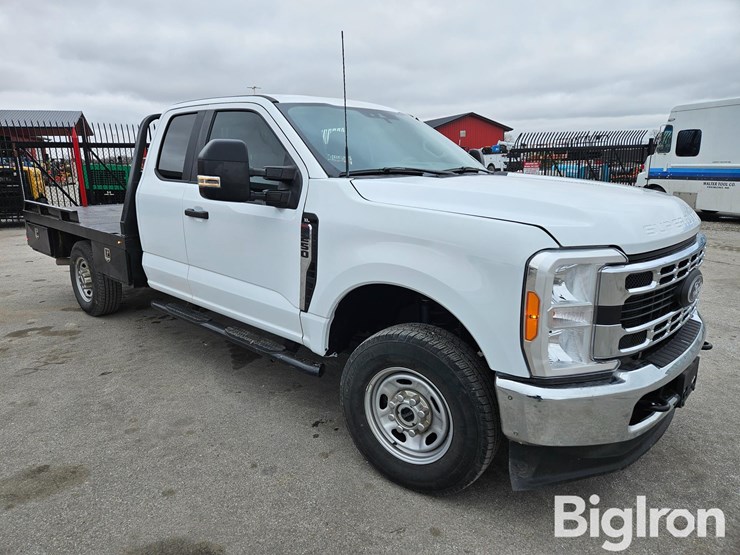 2023-ford-f250-xl-image-3