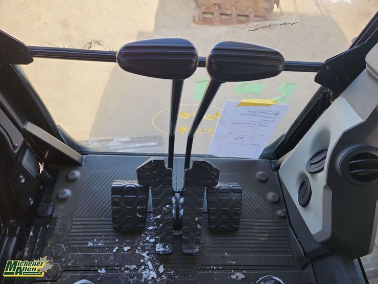 2019-caterpillar-320-image-14