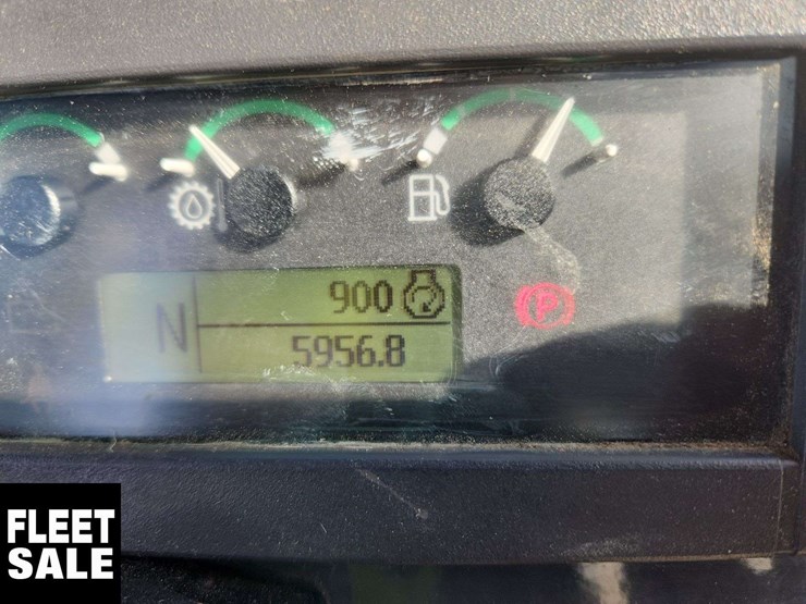 2016-deere-410l-image-12