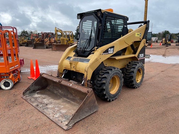 2005-caterpillar-252b-image-1