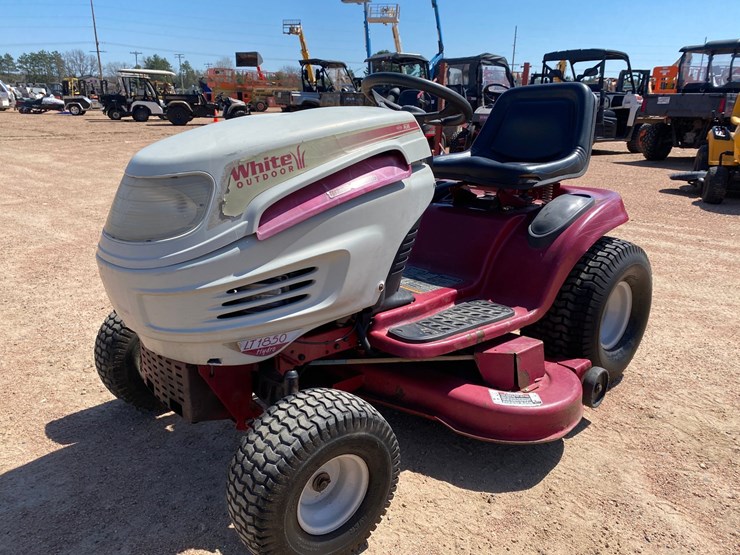 #1545-•-white-lt1850-hydro-riding-lawn-mower-image-11