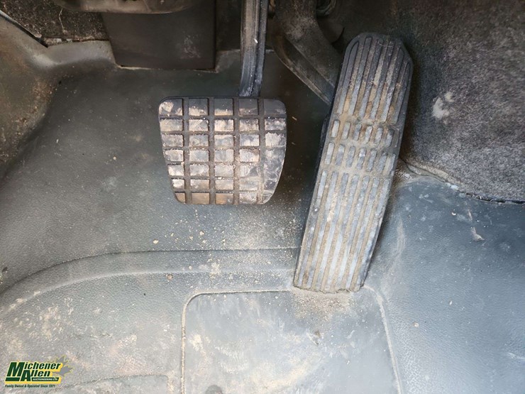 2007-freightliner-m2-106-image-15