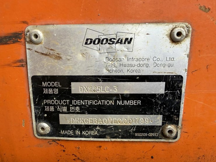 2014-doosan-dx225-lc-image-8