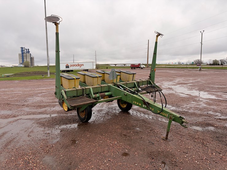 john-deere-7000-image-2