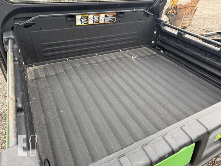 2022-john-deere-gator-xuv-835m-image-12