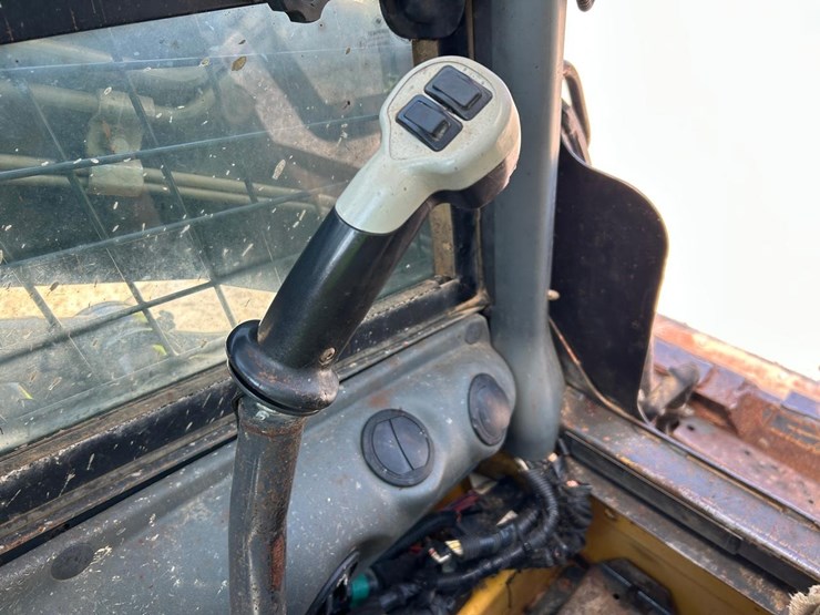 new-holland-l230-image-22