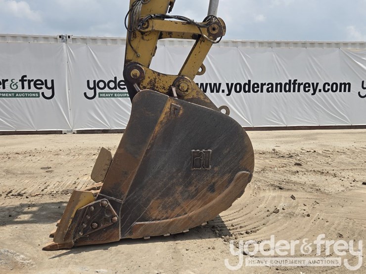 2019-caterpillar-330-image-23