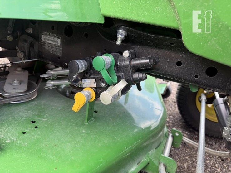 2022-john-deere-x730-image-22