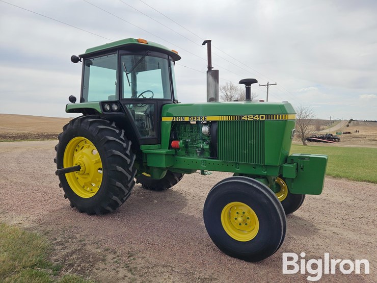 1982-john-deere-4240-image-3