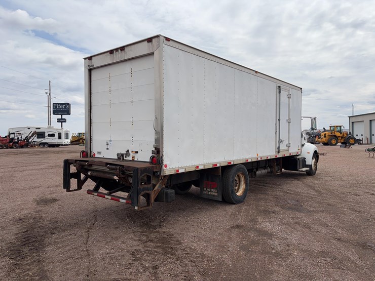 2011-peterbilt-330-reefer-truck-image-5
