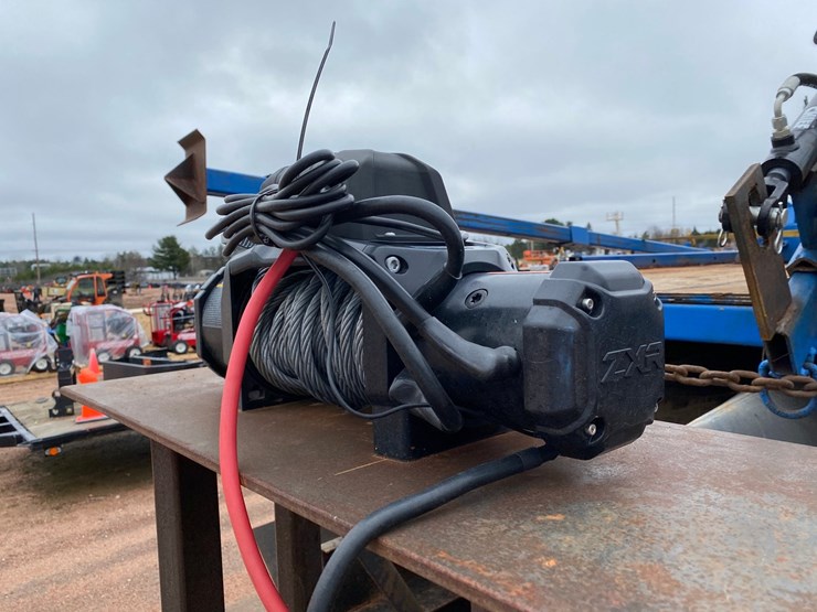 #1575-•-28'6"-pontoon-barge-with-crane-(no-title)-image-16