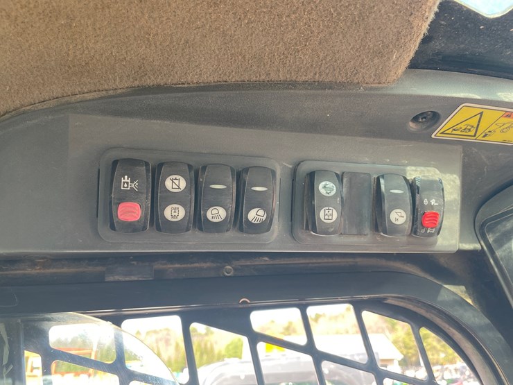 caterpillar-246c-image-36