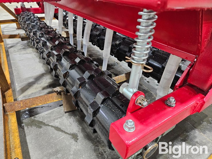 2025-massey-ferguson-730-image-10