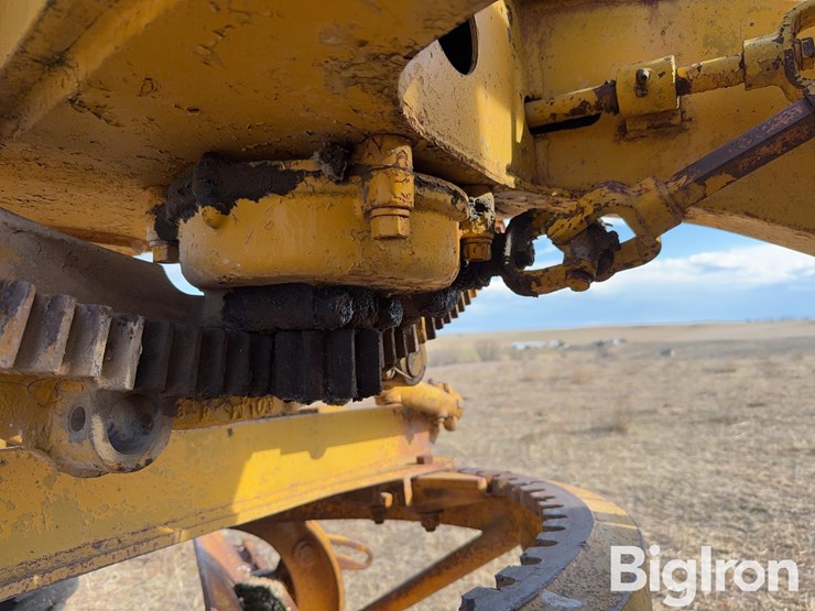 caterpillar-12-image-18