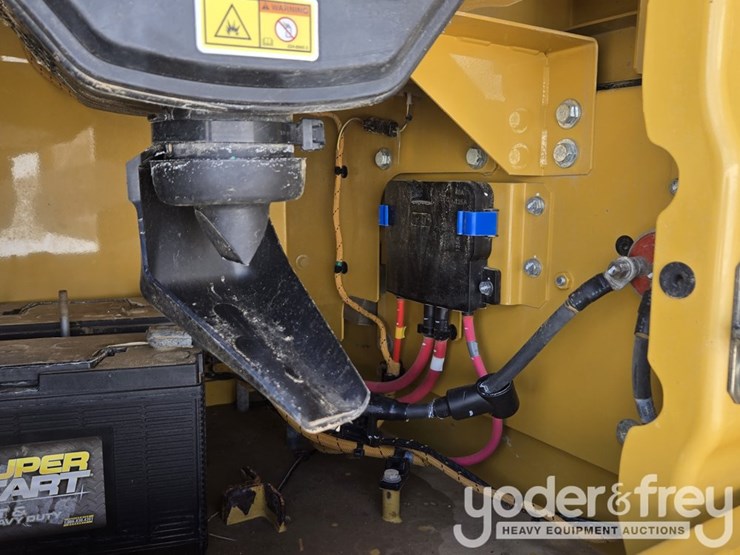 2021-caterpillar-336-image-39