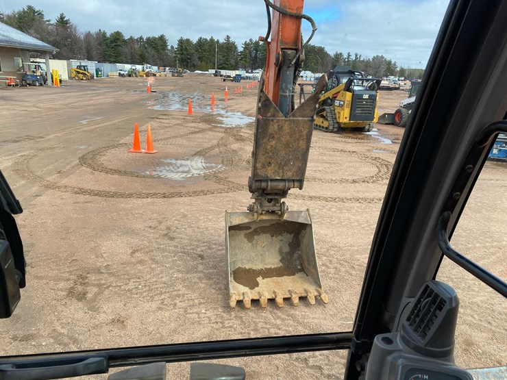 2005-hitachi-zx80-image-55