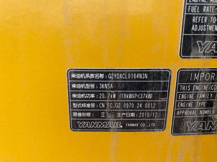 2011-deere-27d-image-23