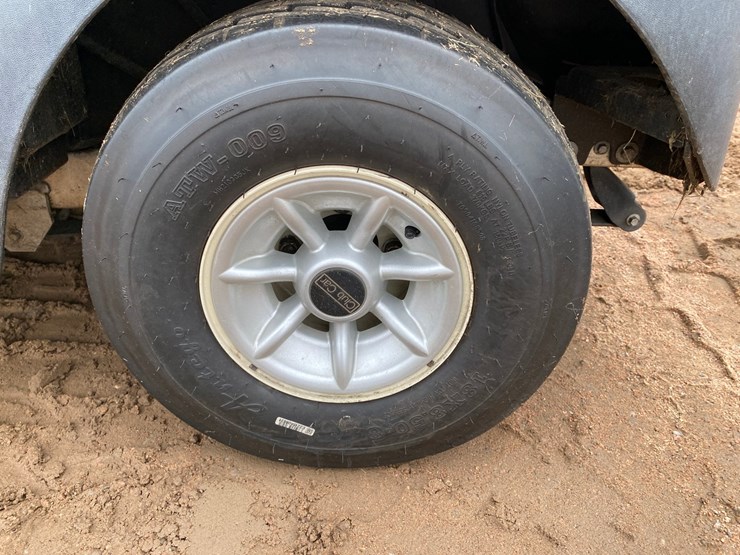 #1579-•-club-car-electric-golf-cart-with-charger-image-15