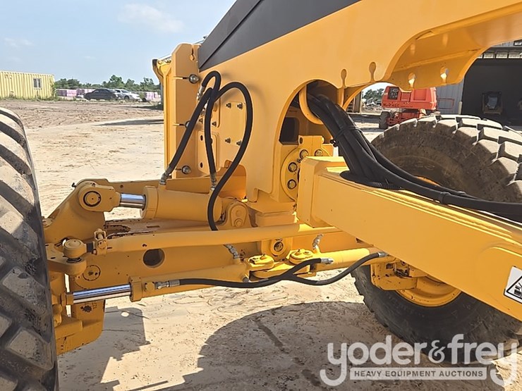 2012-volvo-g940b-image-25