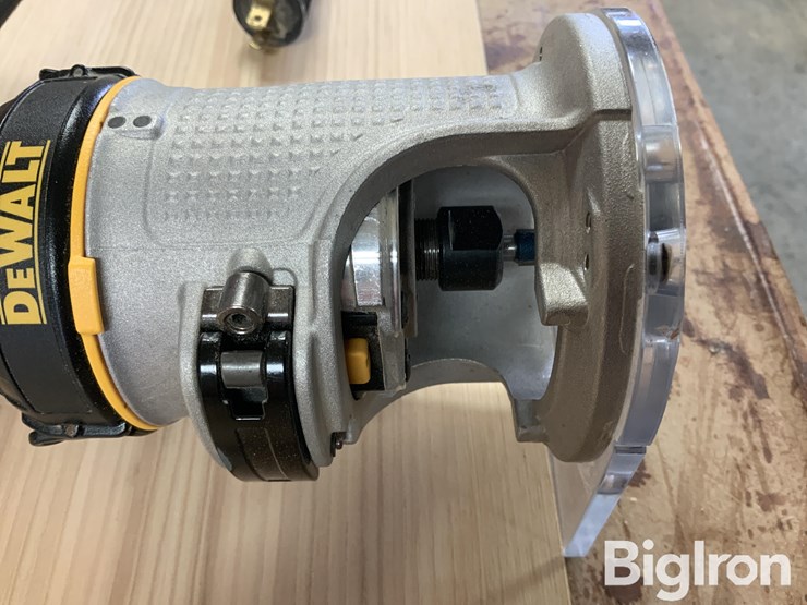 dewalt-dwp611-compact-router-image-10