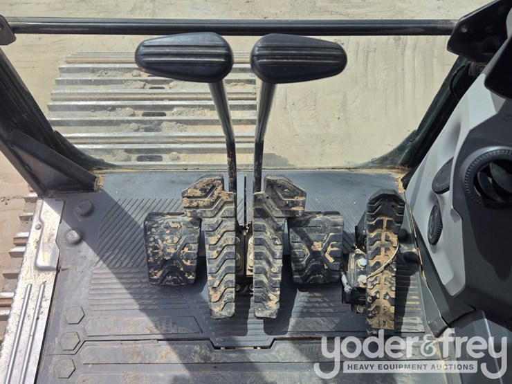 2021-caterpillar-336-image-145