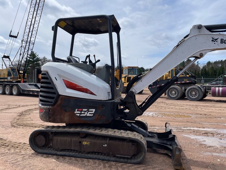 2020-bobcat-e32i-image-4