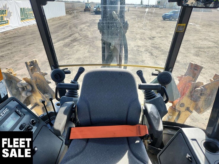 2017-deere-410l-image-24