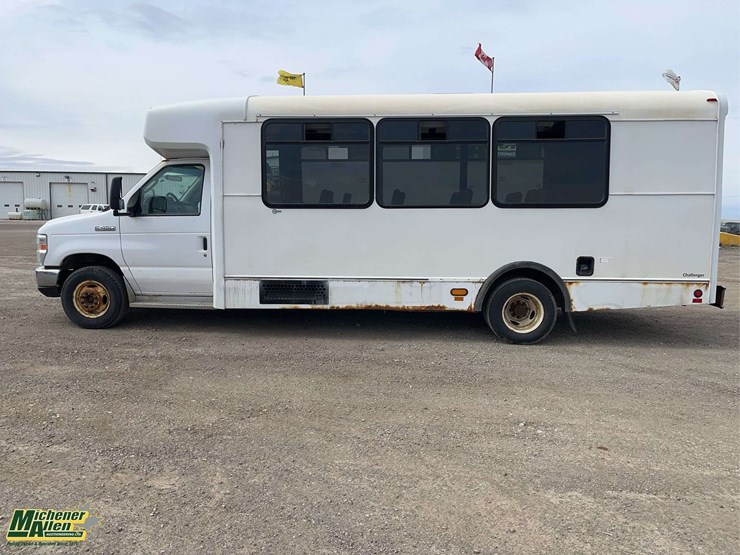 2016-ford-e-series-s/a-21-passenger-bus-image-2