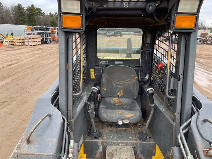 2007-new-holland-c185-image-30