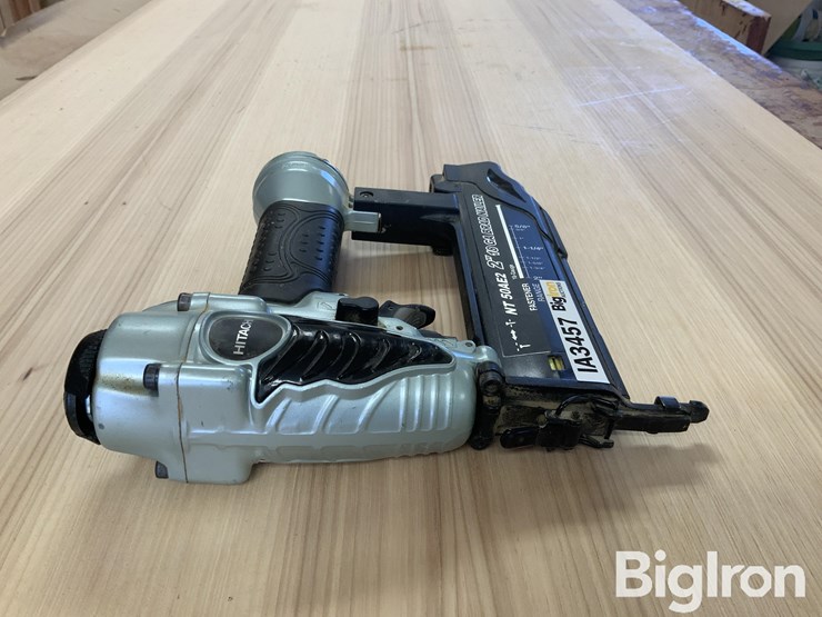 hitachi-nt50ae2-brad-nailer-image-4
