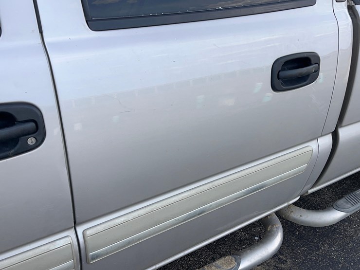 2006-chevrolet-silverado-2500-pickup-image-15