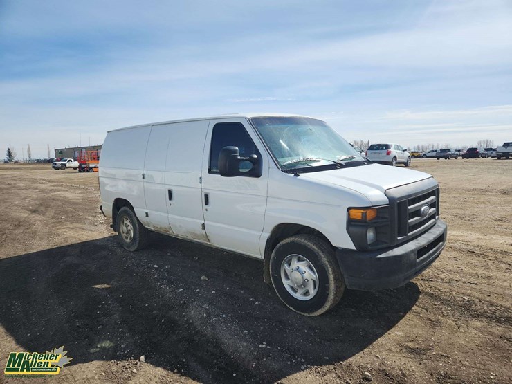 2010-ford-cargo-image-2