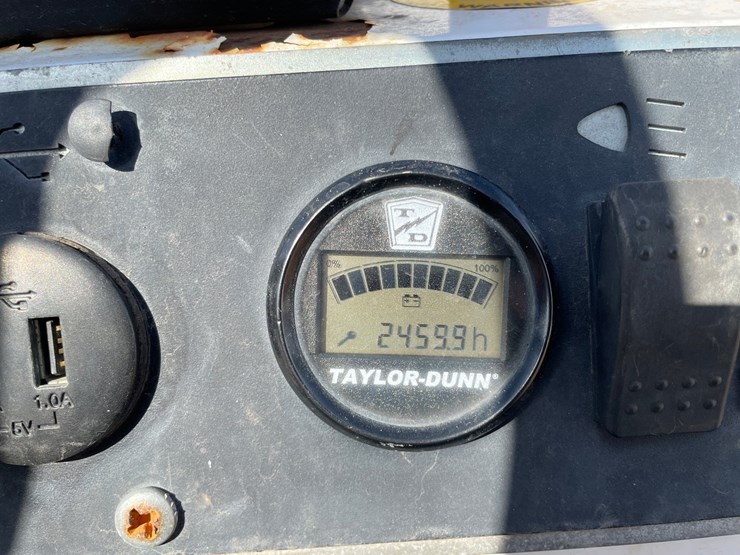 #1559-•-2017-taylor-dunn-electric-yard-cart-image-13