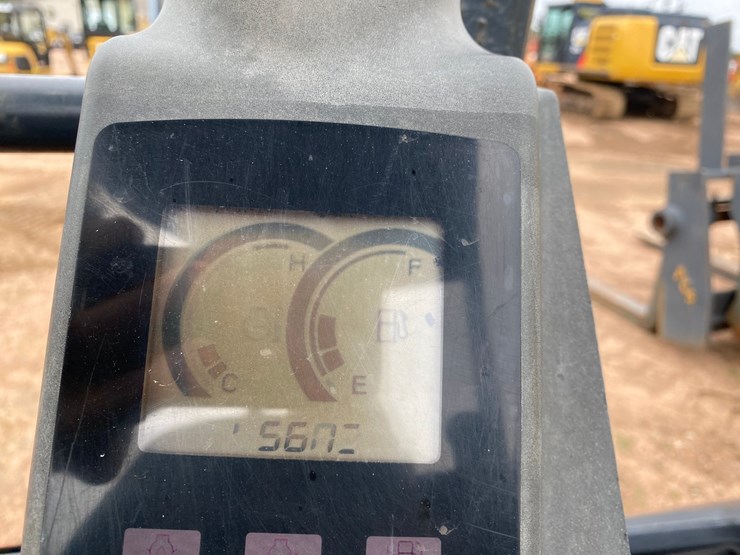 2011-deere-27d-image-29