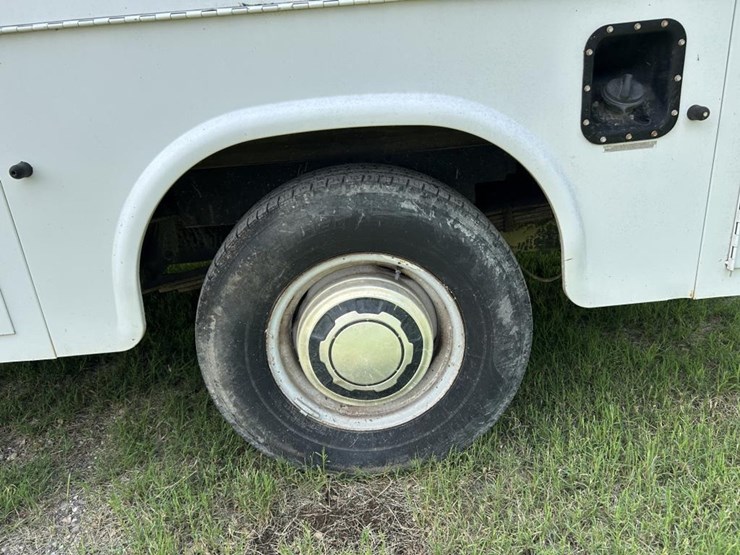 2004-ford-e350-image-10
