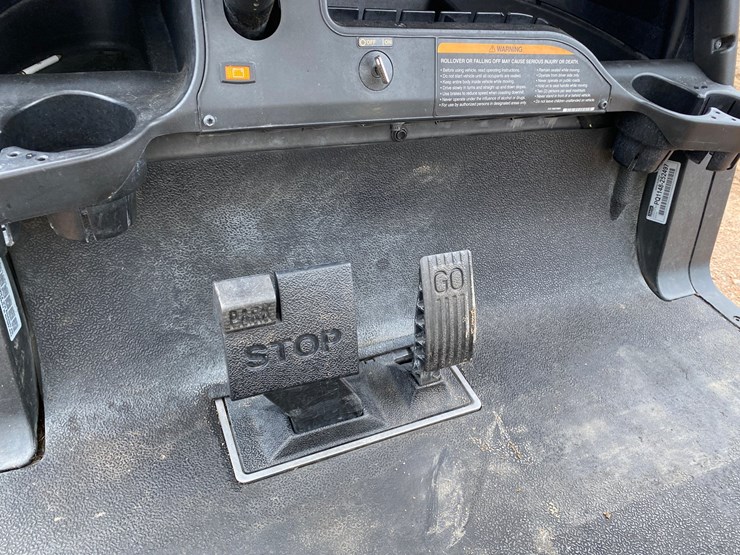 #1581-•-club-car-electric-golf-cart-with-charger-image-21