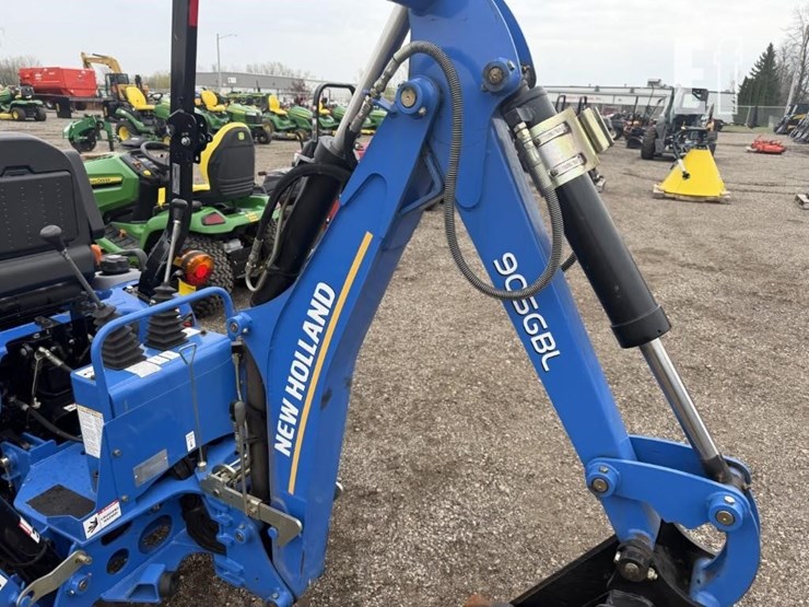 2019-new-holland-workmaster-25s-image-6