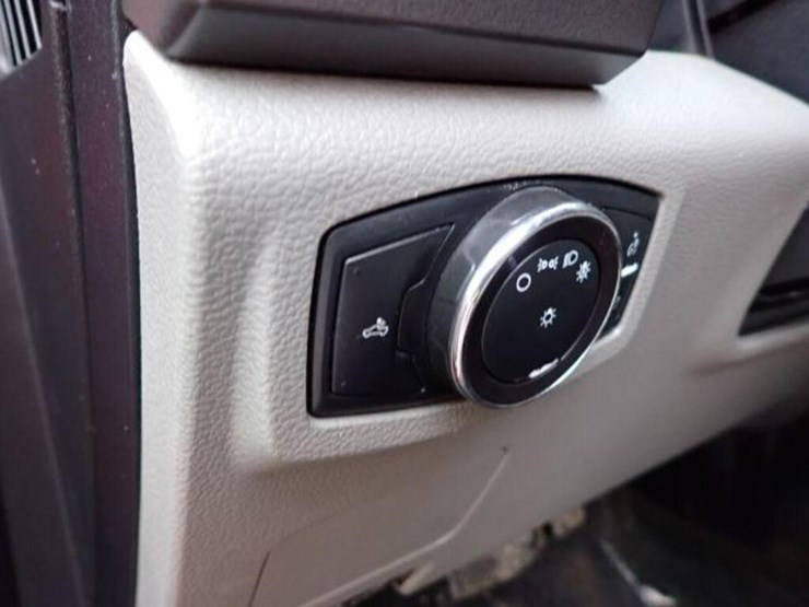 2017-ford-f250-xlt-image-30