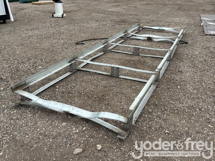 unused-forklift-metal-pallet,-w3’×-h10’-image-4