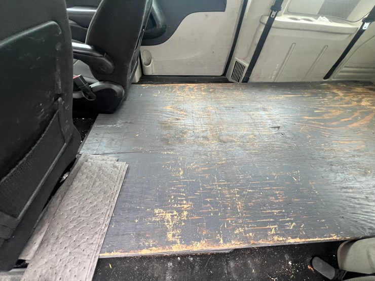 2013-dodge-caravan-image-22