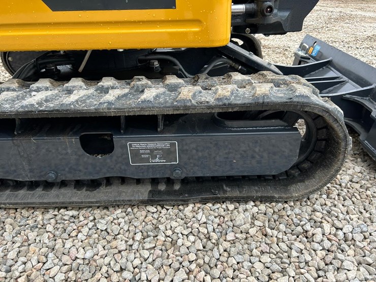 2023-deere-17g-image-13