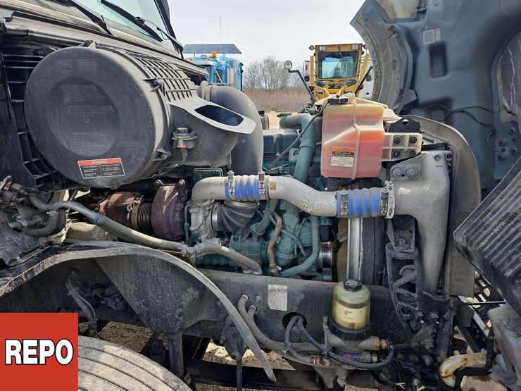 2024-volvo-vnl-t/a-sleeper-tractor-image-43