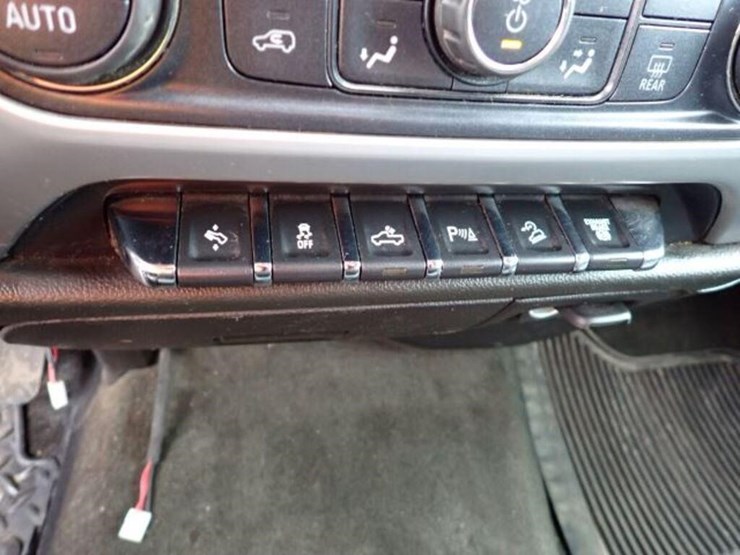 2016-gmc-2500hd-image-24