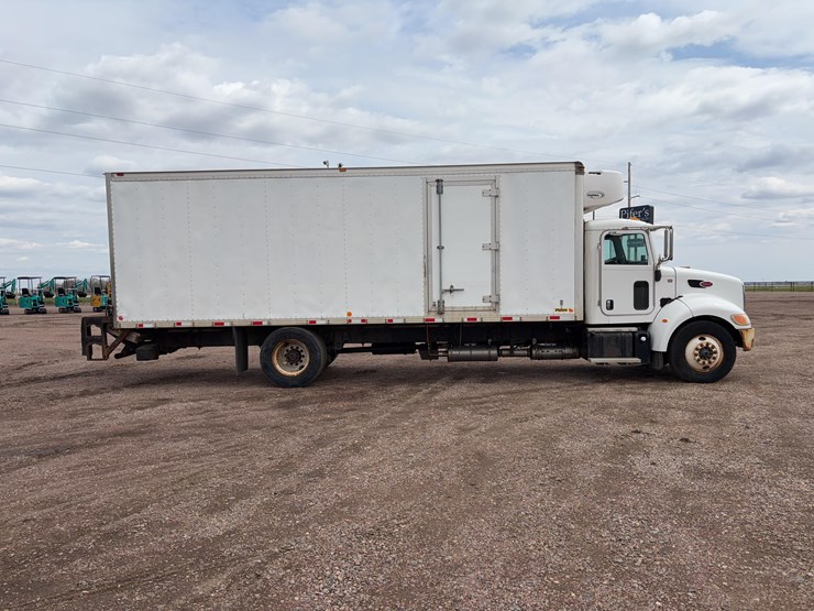 2011-peterbilt-330-reefer-truck-image-4