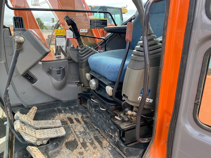 2005-hitachi-zx80-image-49