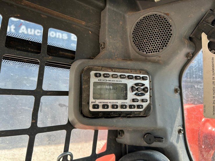 2016-kubota-ssv65-image-24