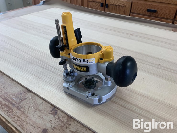 dewalt-dnp612-plunge-base-image-1